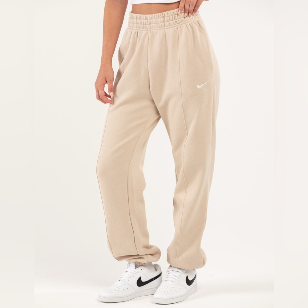NIKE Sportswear Essentials Womens Sweatpants